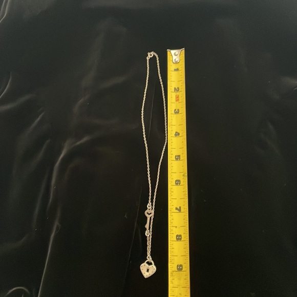 Adorable heart and key Silver necklace - Picture 3 of 7